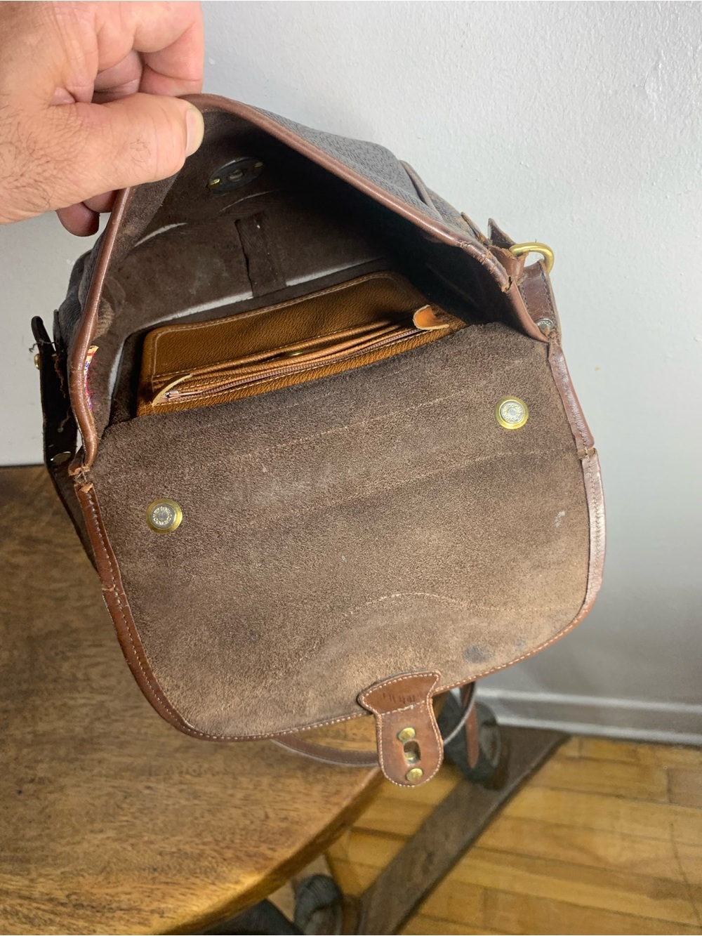 Vintage made in USA distressed leather DOONEY & BOURKE AWL USA brown crossbody - Picture 11 of 12